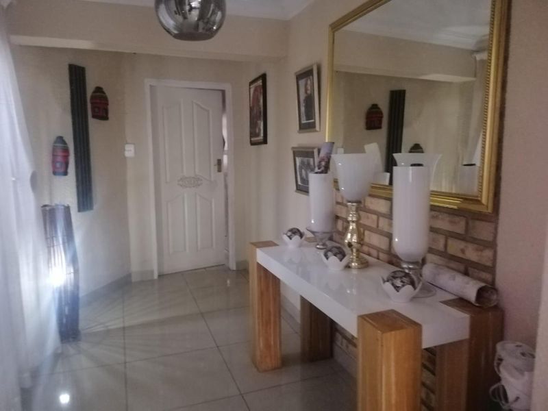 Spacious Family home with Flat for Sale - Photo 3