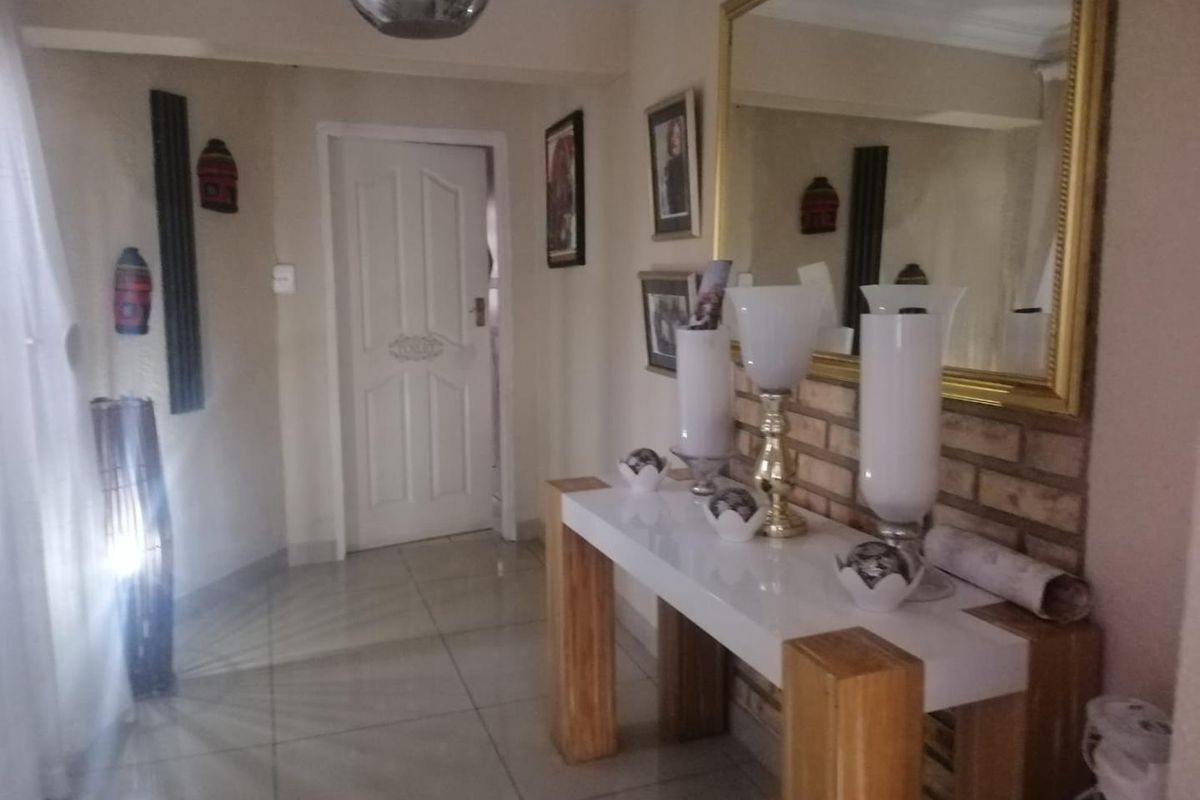 Spacious Family home with Flat for Sale - Photo 3