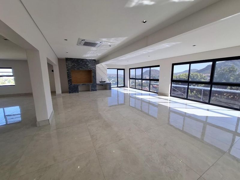 Exquisite New Home with Breathtaking Views – Ludwigsdorf N$13,000,000 - Photo 1