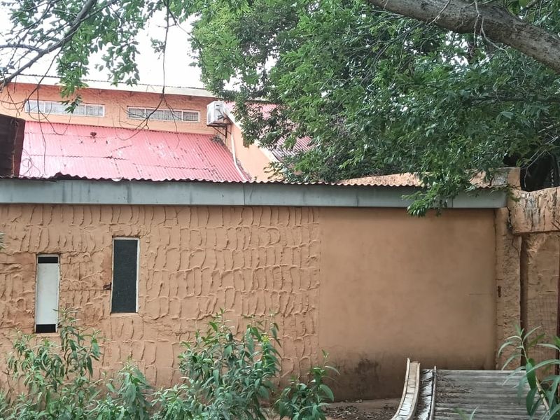 DESIGN YOUR OWN MILTIFARIOUS DUBBELSTORY HOUSE. STRONG WATER. LARGE WOKSHOP. VIEW  TO PLAN. - Photo 6