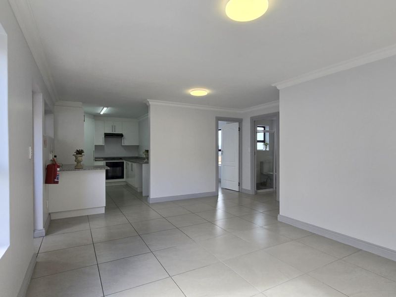 Spacious 3-Bedroom Apartment in Pet-Friendly Zonnezicht Complex - Photo 5