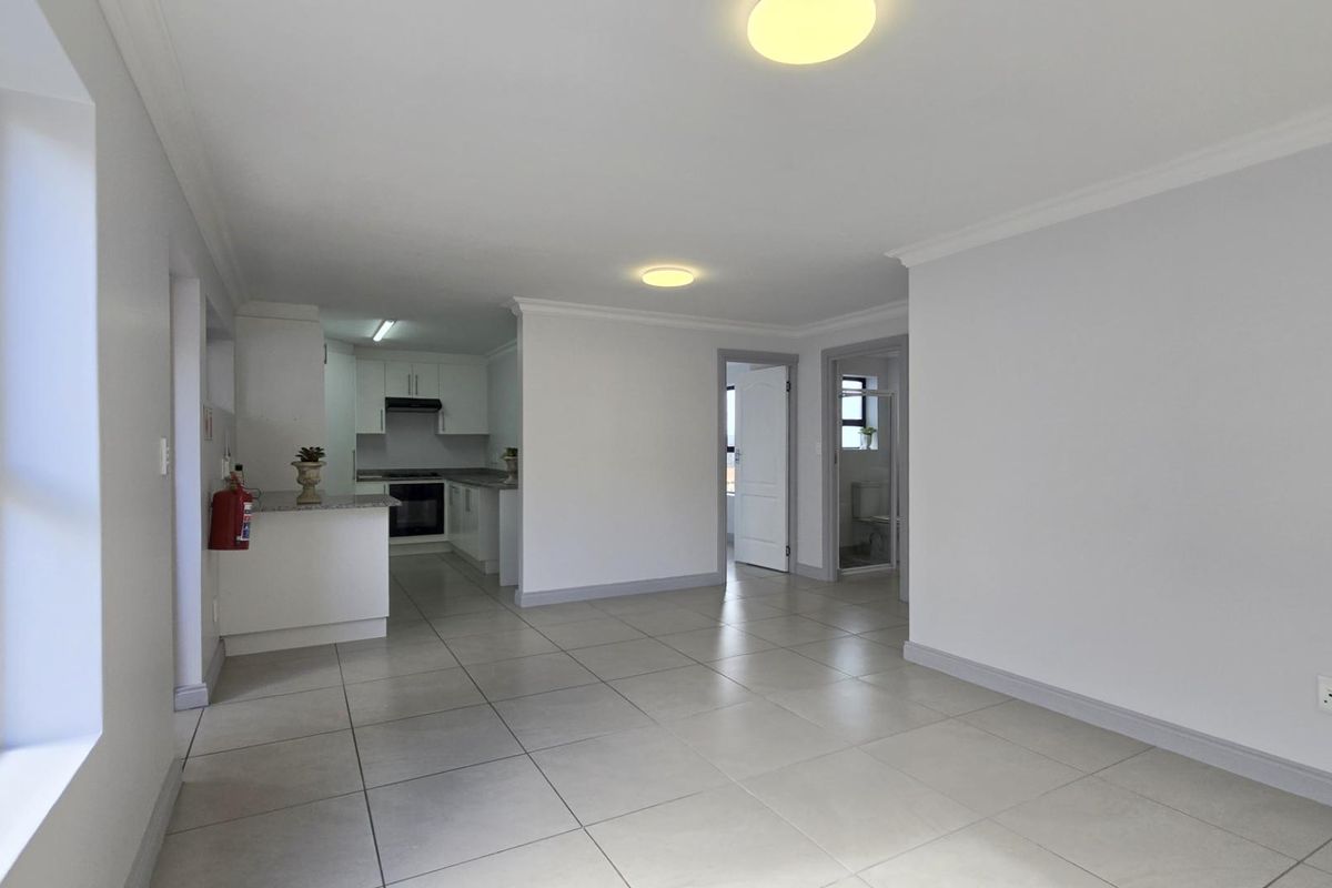 Spacious 3-Bedroom Apartment in Pet-Friendly Zonnezicht Complex - Photo 5