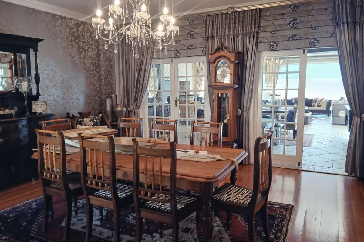 Spacious double-story home on a generous 2,296 m2 residential erf in Windhoek's sought-after suburb - Photo 3