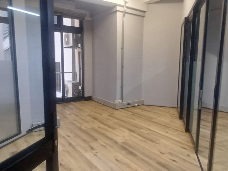 PRIME CBD OFFICE TO LET - Photo 9