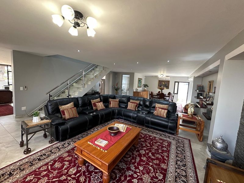 SPACIOUS HOME WITH TWO INCOME GENERATING FLATS FOR SALE,SWAKOPMUND - Photo 2