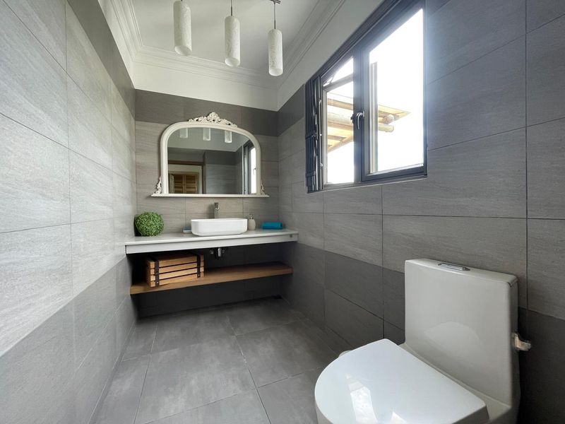 Exceptional Duplex Penthouse: 259 m2 Just 200m from the Beach - Photo 5