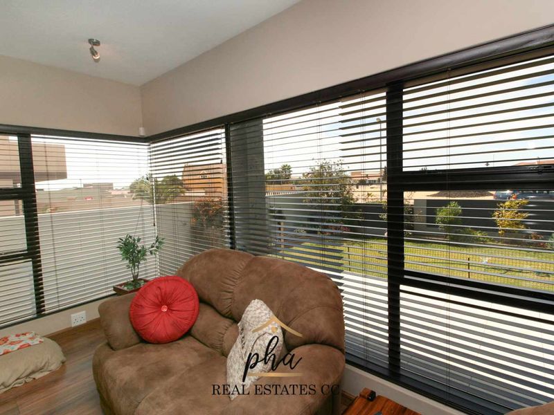 Huge Family Home For Sale in Swakopmund, Ocean View - Photo 8