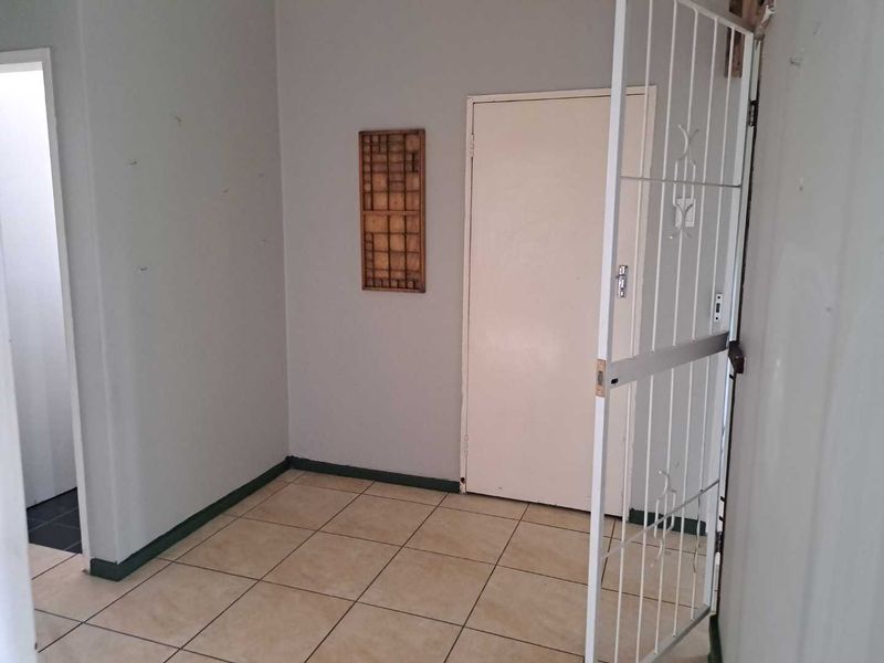 Lovely 2 Bedroom Duplex in a south after secure complex in Benoni - Photo 10