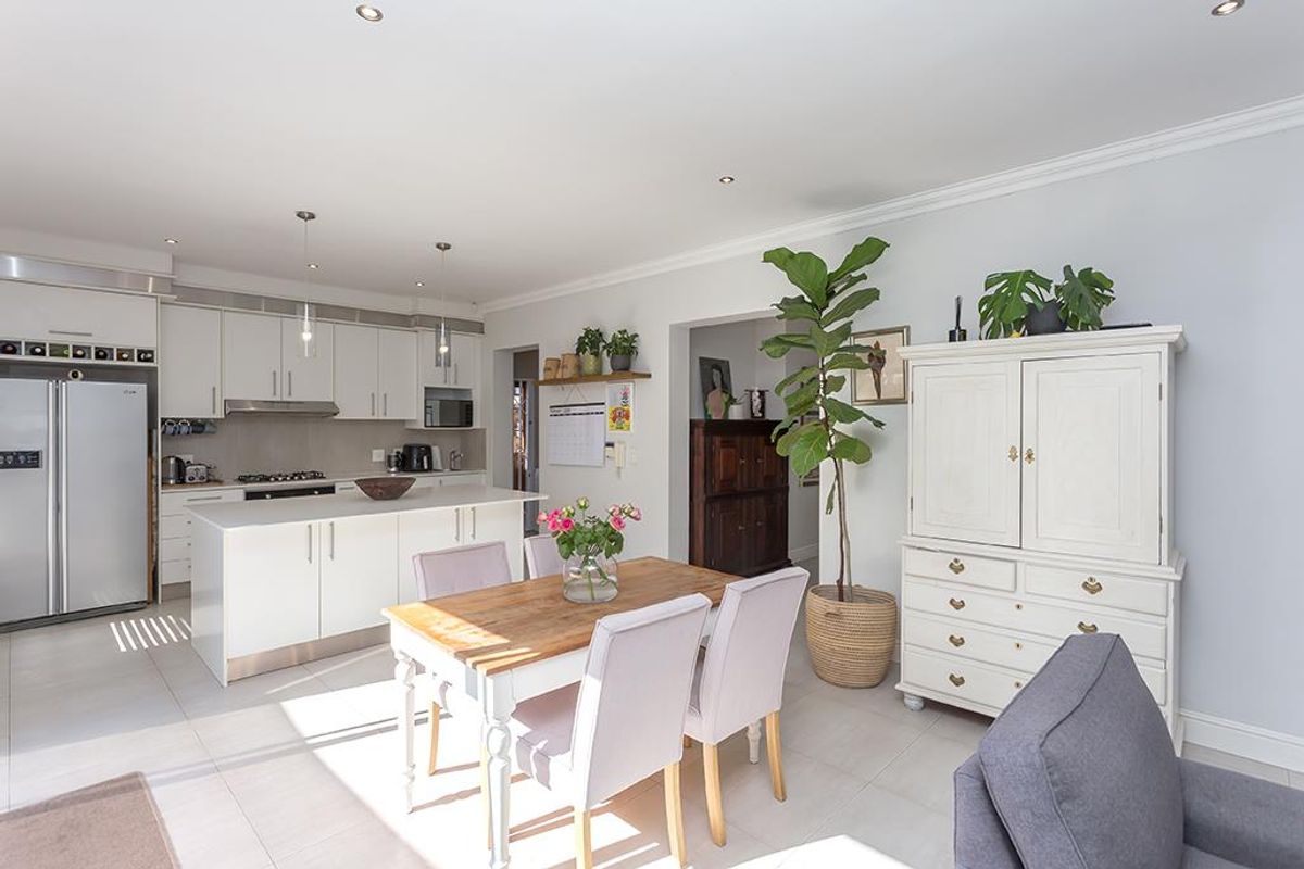 Two Bedroom Family Home with Study - Photo 2