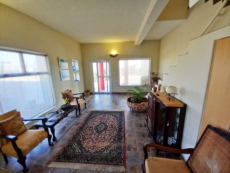 Family Home For Sale In Hentiesbay, Walking Distance From The Beach - Photo 4