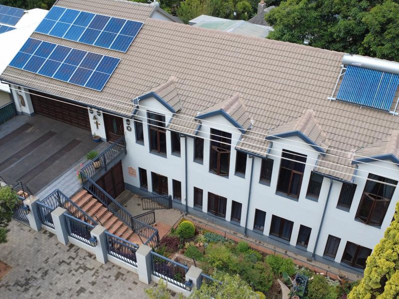 Massive 692m2 Property | 8 Bedrooms | Flatlet | Ideal Guesthouse or Multi-Family Investment - Photo 2