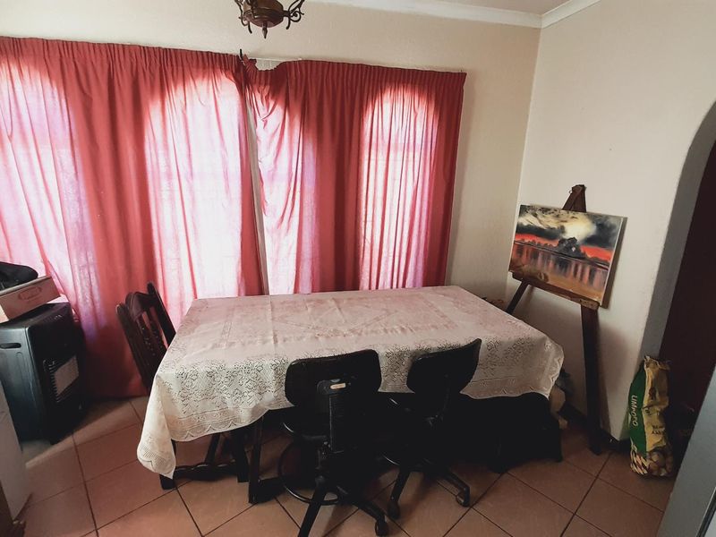 Discover Potential in Ifafi: Solid Home with Rental Opportunity - Photo 7