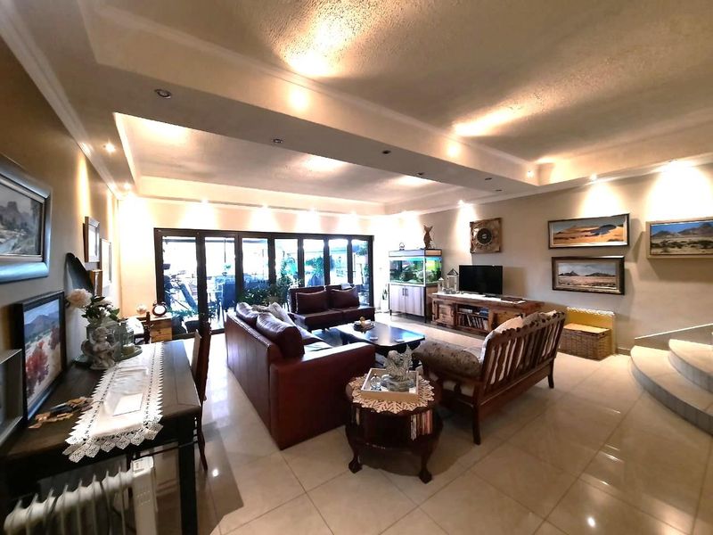 Auasblick - Stylish & Spacious Family Home for Sale N$5 500 000 - Photo 9