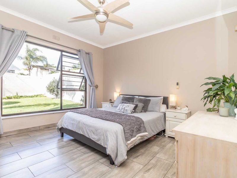 Lushy landscaped complex: Enjoy comfort and convenience - Photo 9