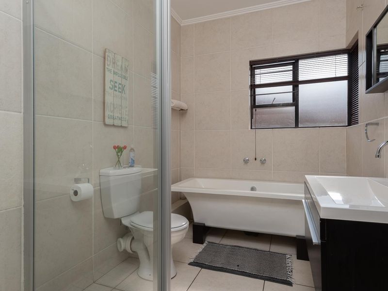 2 Bedroom Ground-floor Unit in Bakara-Glenvista with Stunning Views - Photo 7