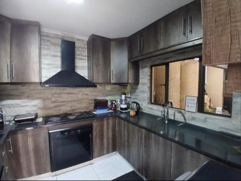 3 Bedroom House for sale in Motford - Photo 5