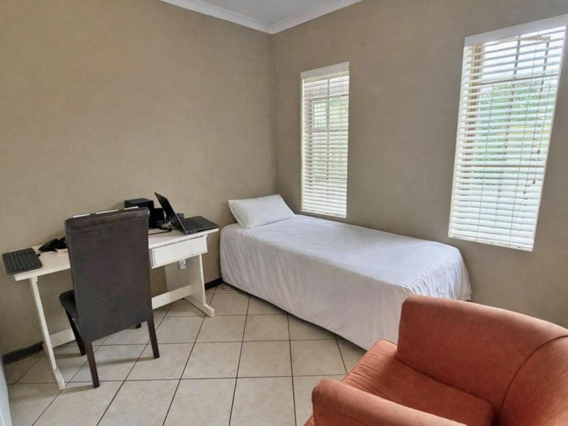 Charming 3 Bedroom Apartment for Sale in Equestria - Photo 7