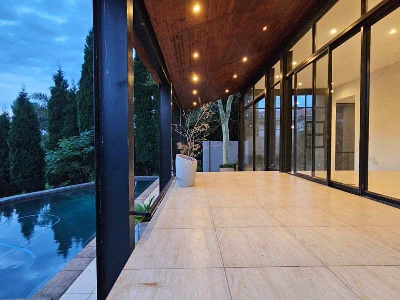 Modern 4 Bedroom home with uninterrupted views - Photo 3