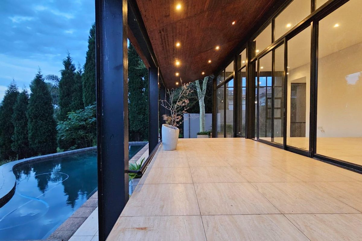 Modern 4 Bedroom home with uninterrupted views - Photo 3