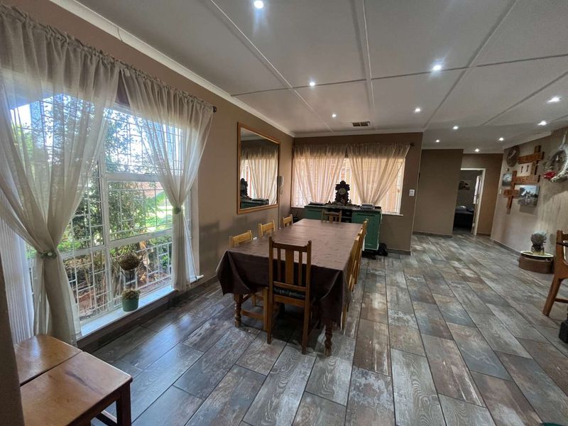 Stunning 3-Bedroom Family Home with 2-Bedroom Flat in a Prime Location - Photo 6