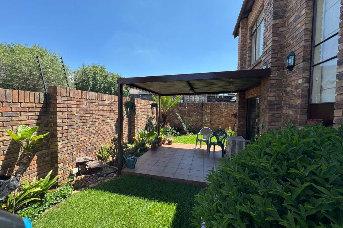 Duplex Townhouse for Sale - Photo 5