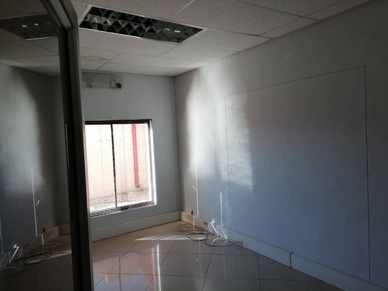 Office For Sale in Windhoek West - Photo 4