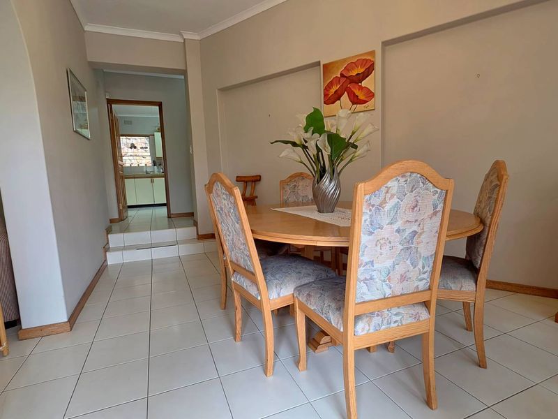 4 Bedroom House for Sale in Bassonia - Photo 7