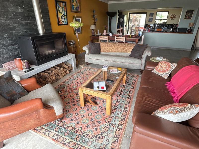 Location, Views, Space, and a Beautifully Updated Interior — Exceptional Value in Upper Darling - Photo 7