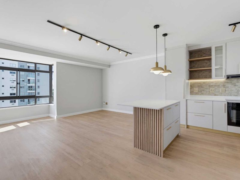 Top floor modern apartment with outstanding views - Photo 8