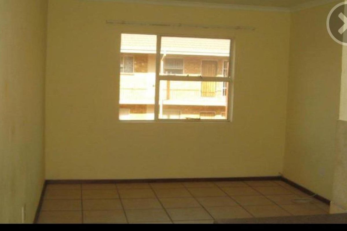 2 bedroom flat in Kempton Park - Photo 5