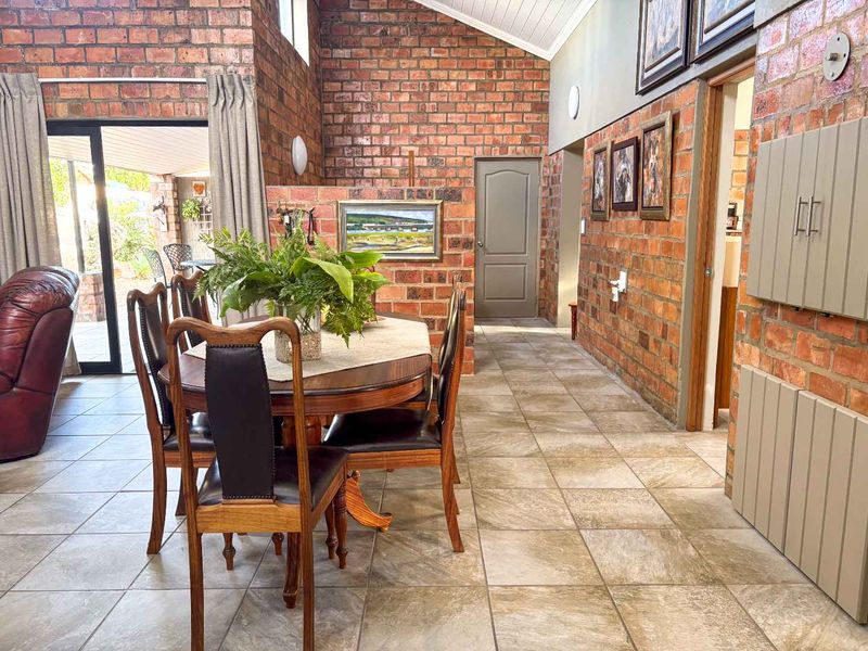 The perfect balance of practical design, open space and abundant natural light. - Photo 9