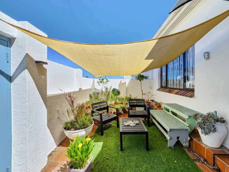 HOUSE IN SEA POINT - Photo 4