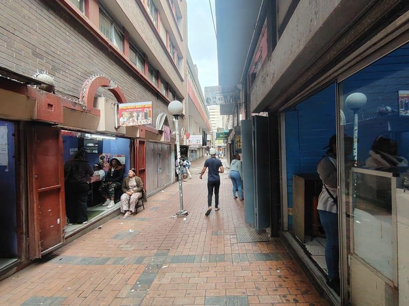 Prime Retail Space to Let in the CBD - Photo 10