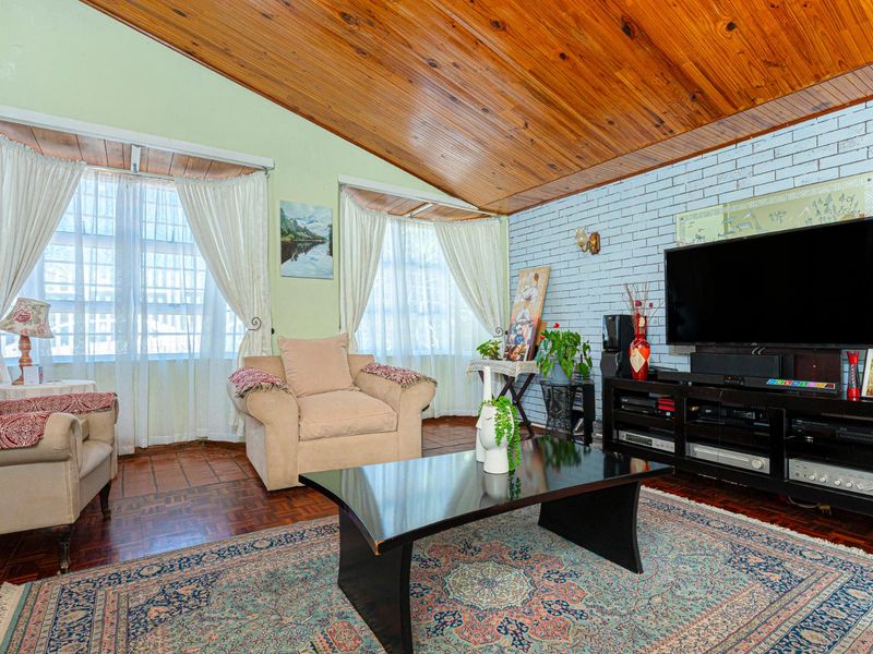 Charming 3-Bedroom Family Home in a Lovely, Quiet Pocket - Photo 7