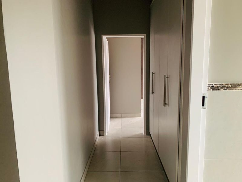 Space, Style & Serenity - Photo 8