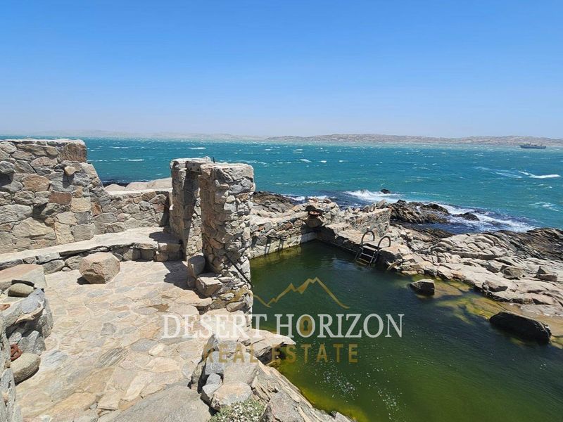 Lüderitz | Beautiful 5-Bedroom Seafront Home with a Unique Rock-Embedded Swimming Pool -Perfectly Blending with the Ocean Horizon - Photo 10
