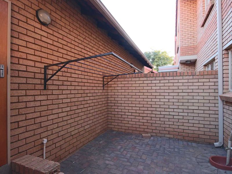 Perfect 3-Bedroom Duplex! - Photo 8