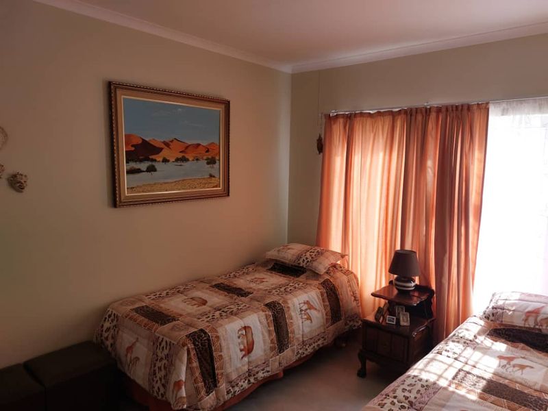 FOR SALE- 3 BEDROOM HOUSE IN EXTENTION 10, HENTIES BAY, NAMIBIA - Photo 3