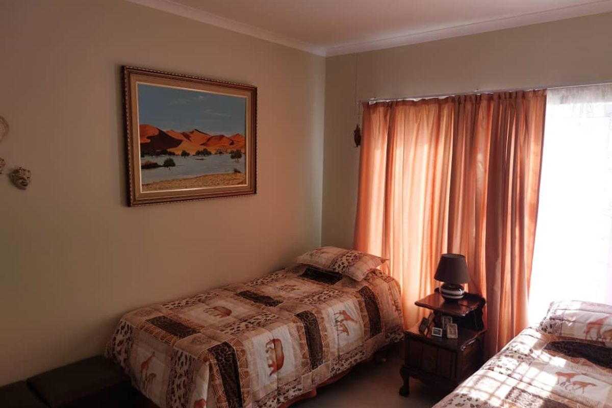 FOR SALE- 3 BEDROOM HOUSE IN EXTENTION 10, HENTIES BAY, NAMIBIA - Photo 3