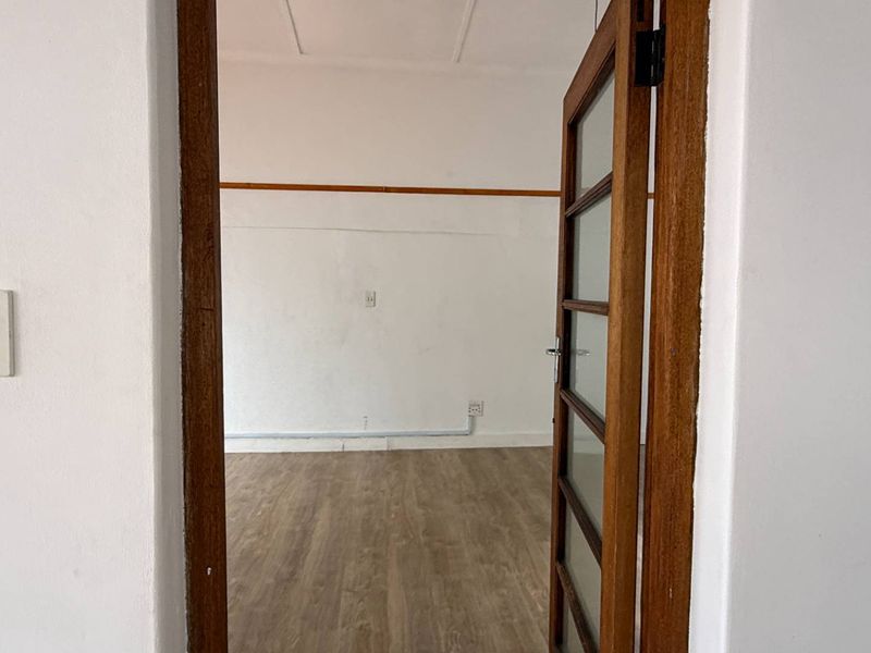 102m2 office to let in prime location - Photo 9