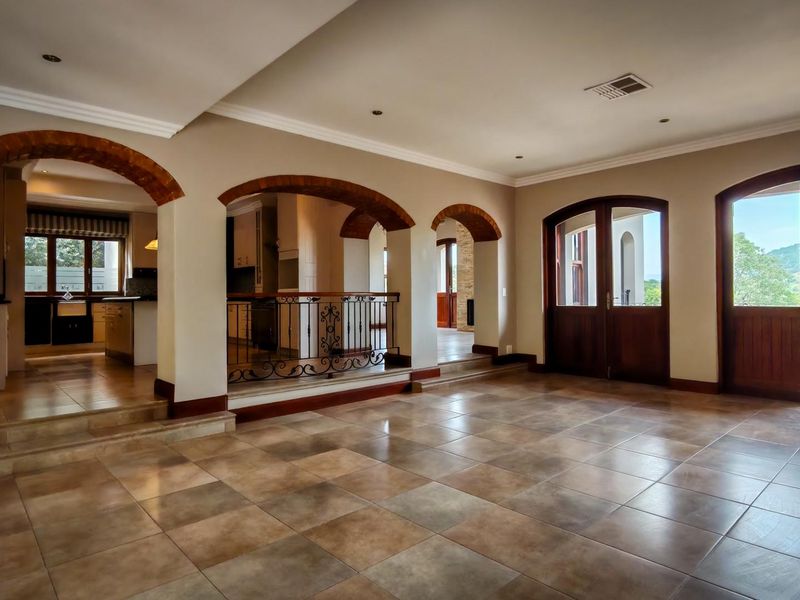 Magnificent residence with flatlet for sale in Estate D Afrique - Photo 4