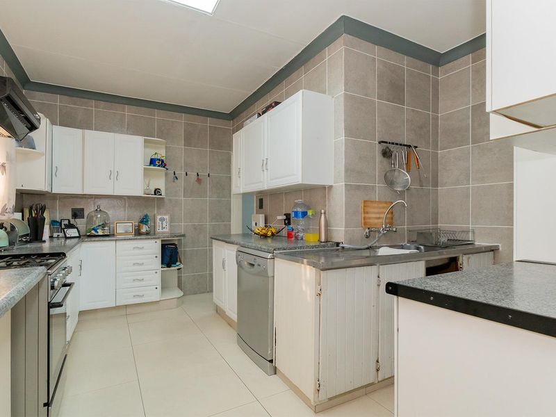 Spacious 3-Bedroom Family Home with Flatlet in Secure Boomed Area Birch Acres - Photo 8