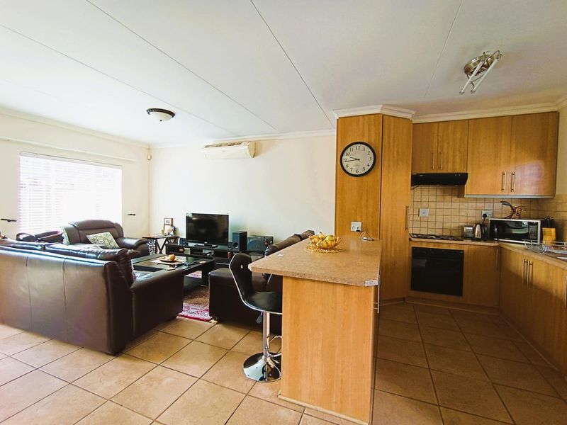 Modern Comfort Meets Convenience - Photo 2