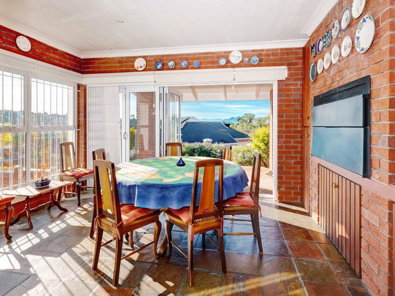 Well loved, cosy home, located in popular security complex. - Photo 3