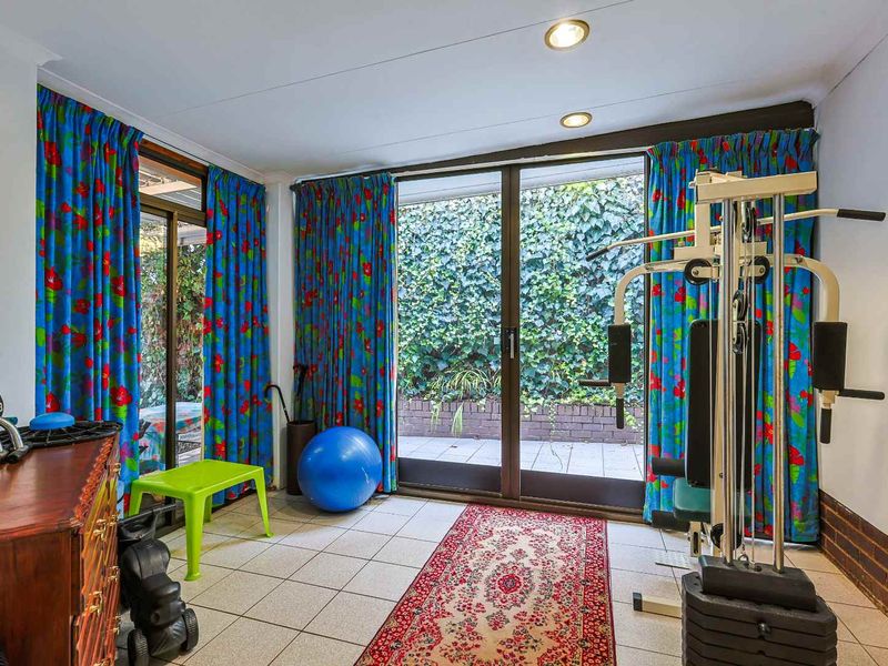 Menlo Park Beauty - Photo 10