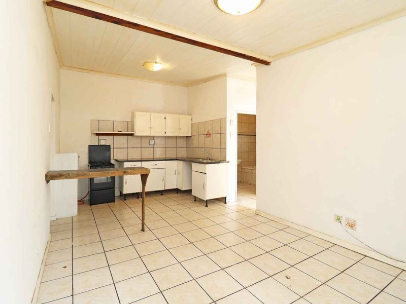 Cozy 2-Bed Garden Cottage with Covered Carport – Rent Now! - Photo 5