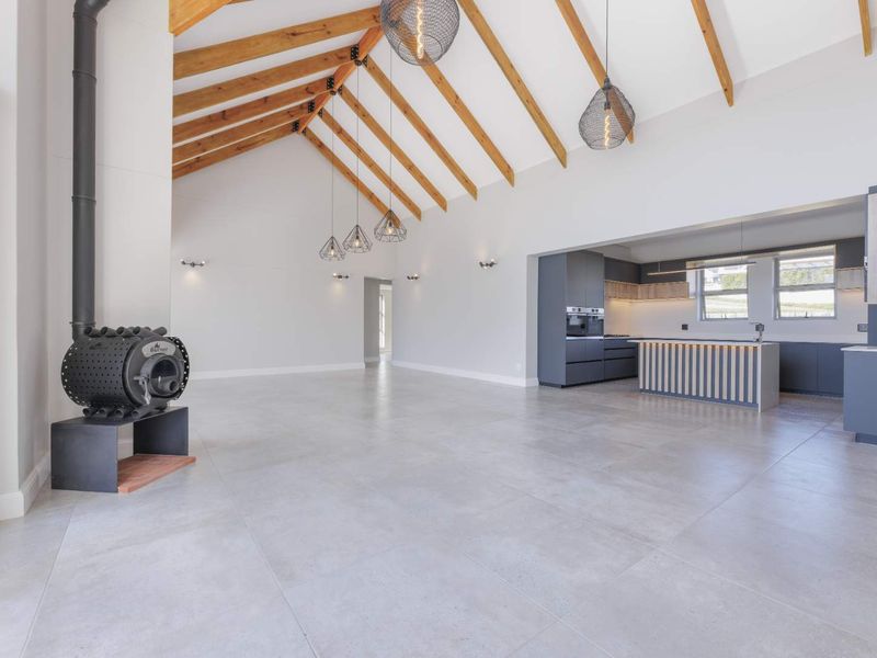 SPACIOUS AND WARM 4 BEDROOM FAMILY HOME IN KINGSWOOD GOLF ESTATE - Photo 7