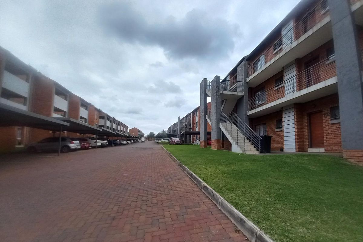 Apartment for sale in Midrand - Photo 2