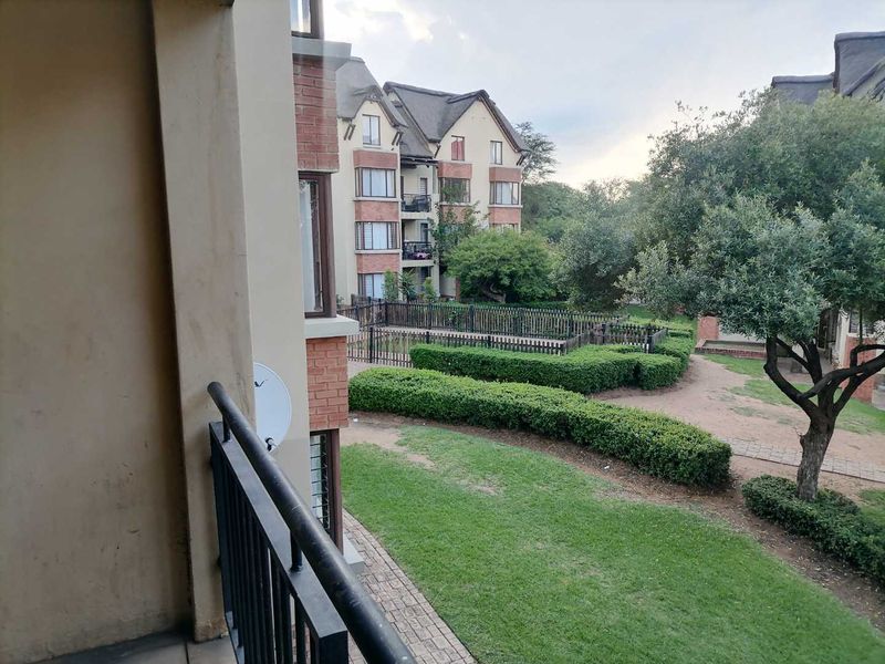 **Charming 2-Bedroom Apartment for Sale in 21 Zambezi Estates** - Photo 2
