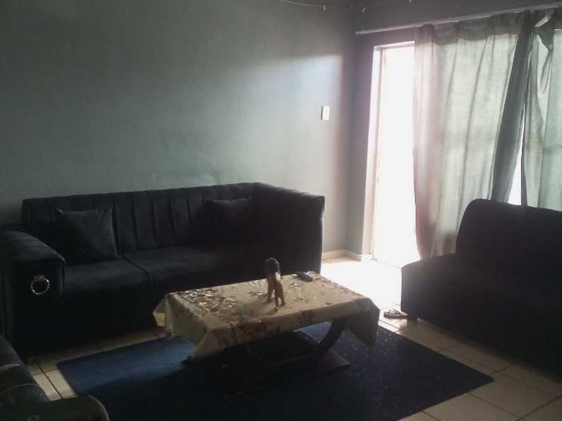 A spacious 1,5 bedroom apartment in Pretoria West is now for sale. - Photo 9